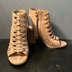 Wrap beige heels